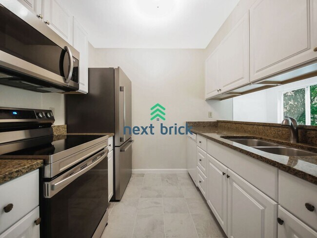 Building Photo - 2 Bed and 1 Bath Renton Condo is Available...