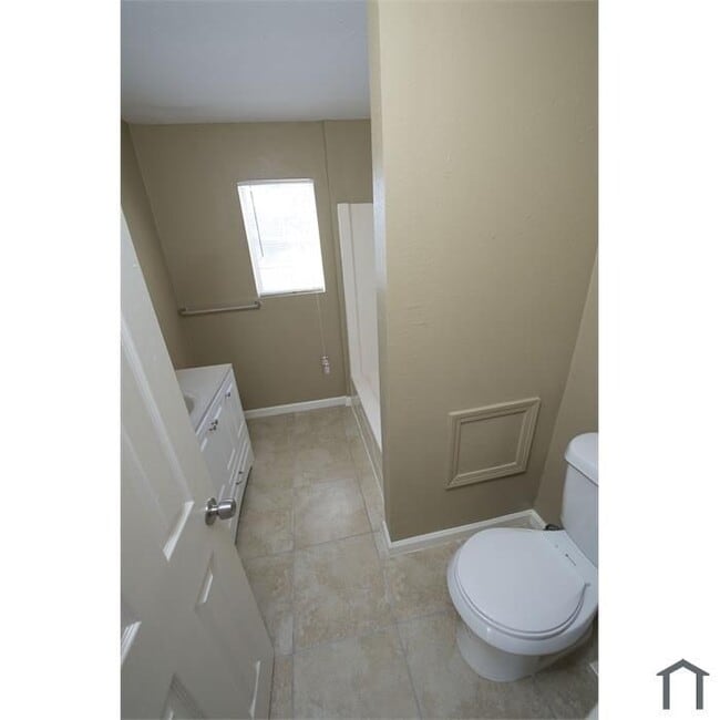 Building Photo - 1500 Oleander Dr