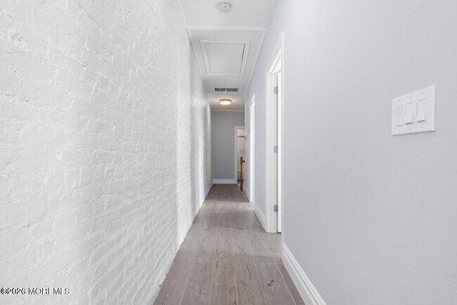 Building Photo - 160 Monmouth St