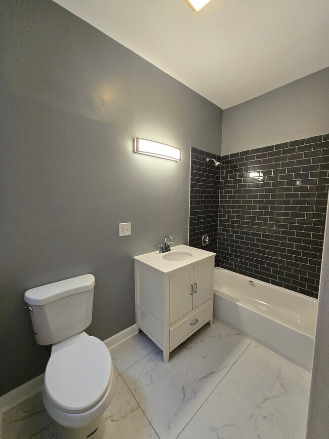 Building Photo - 4749 S Prairie Ave