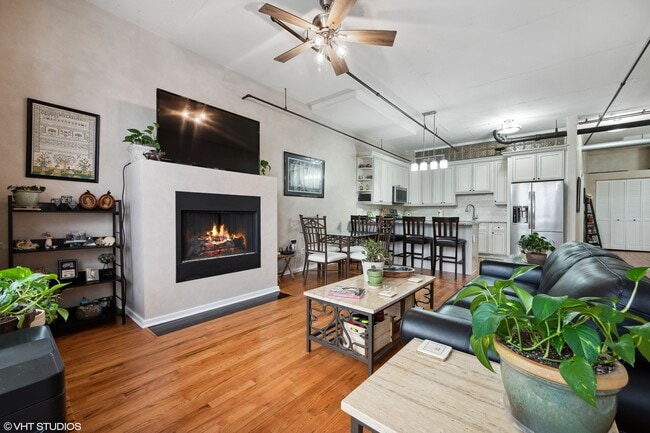 Building Photo - 6 S Laflin St