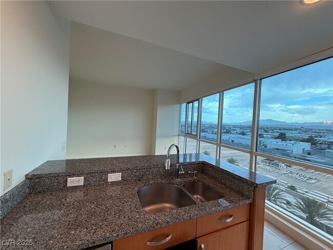 Building Photo - 4575 Dean Martin Dr