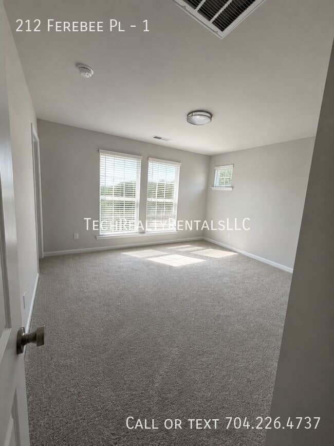 Building Photo - 212 Ferebee Pl
