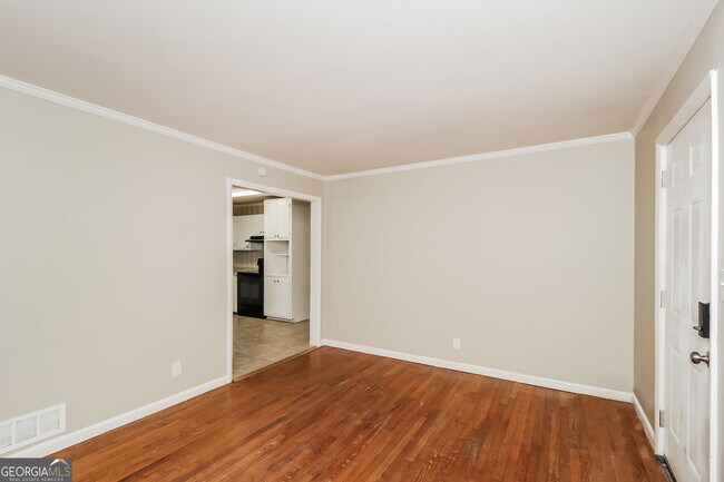 Building Photo - 5550 Longmeadow Ln