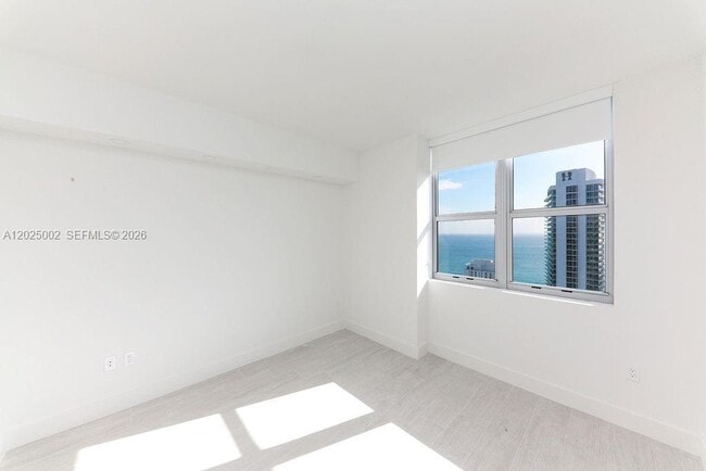 Building Photo - 4010 S Ocean Dr