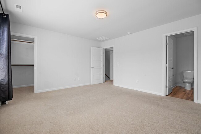 Building Photo - Charming 3 bedroom 2.5 bath Townhome in Wake Forest