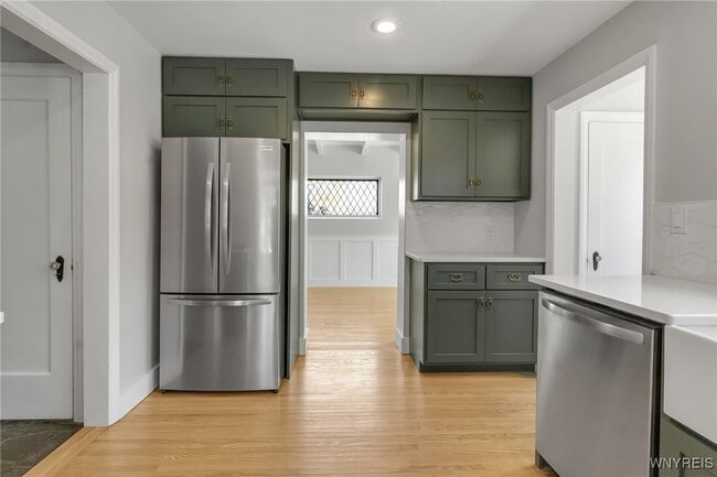 Building Photo - 305 Girard Ave