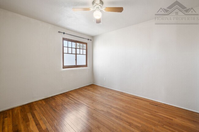 Building Photo - Sunny Retreat in South Capitol