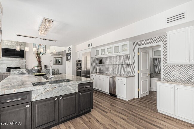 Building Photo - 10113 E Topaz Dr