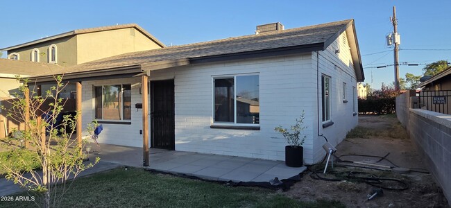 Building Photo - 119 E Hill Dr