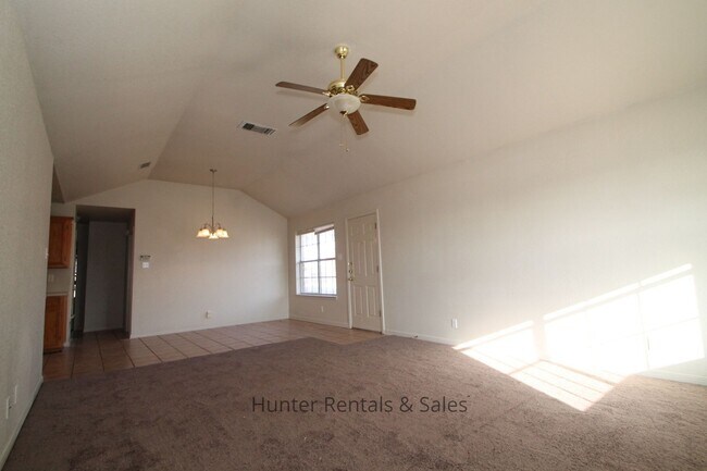 Building Photo - Location Location!!