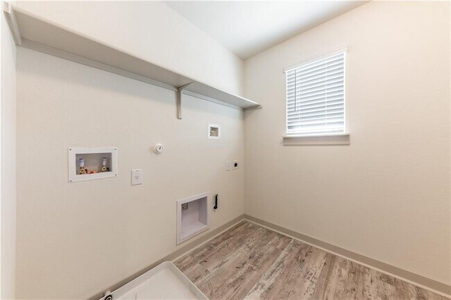 Building Photo - 8304 Mimi Ln