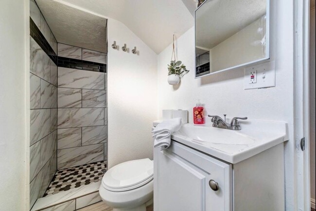 Building Photo - Cozy 4 bedroom 2 bath house in Provo
