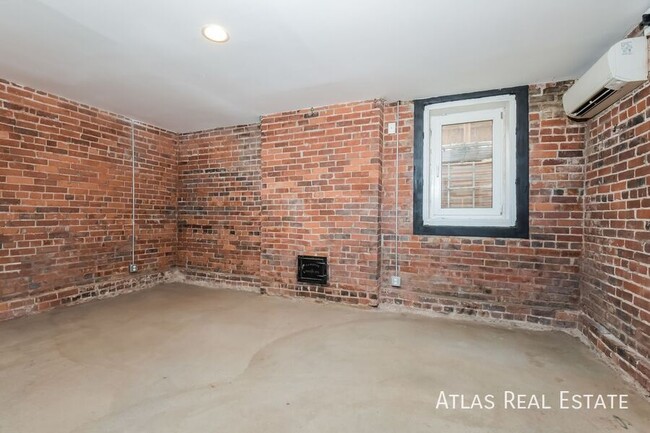 Building Photo - NO RENT DUE IN 2024! Cozy studio in Beauti...