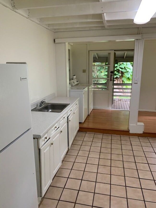 Building Photo - Manoa House - 3 bedroom, 1 bath - Avail now