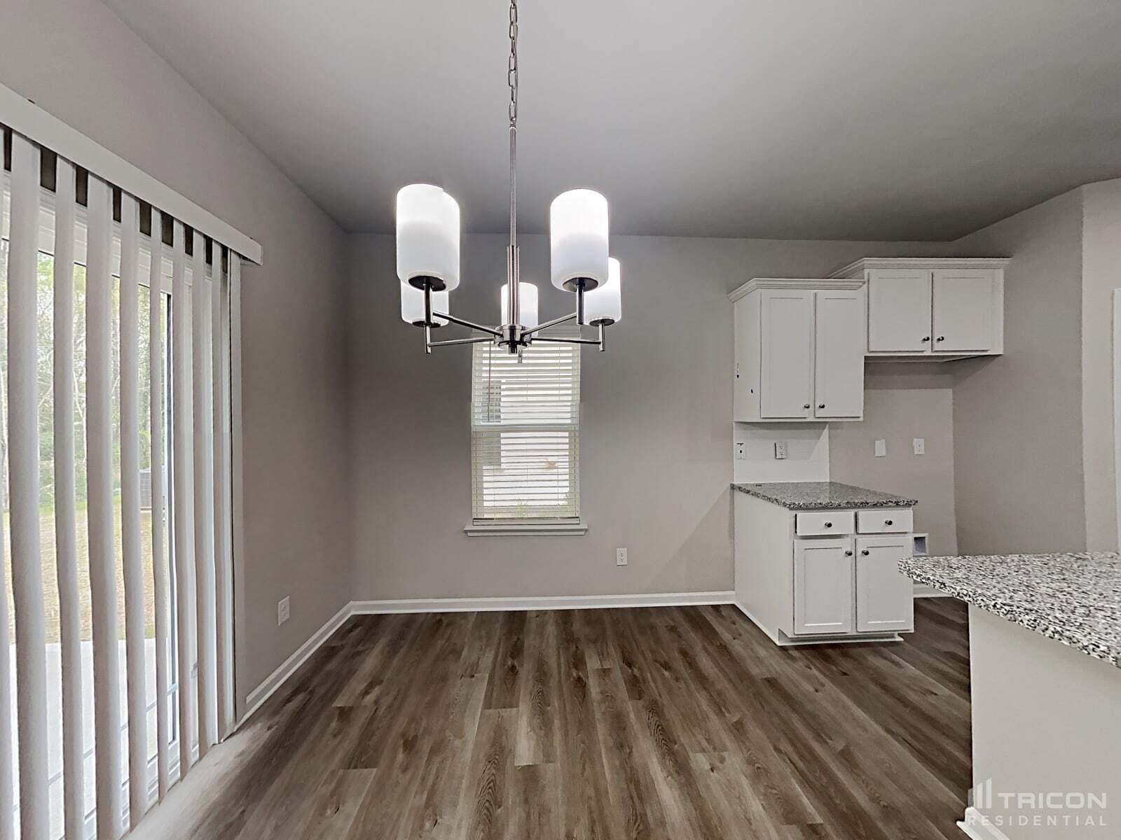 Building Photo - 221 Spring Knoll Dr
