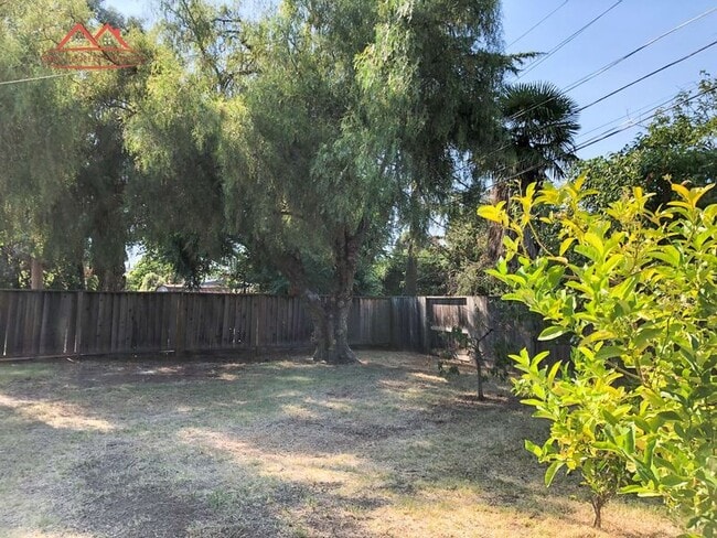 Building Photo - 18731 Hanna Dr