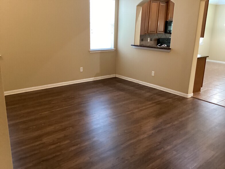 Building Photo - 26314 Longview Creek Dr