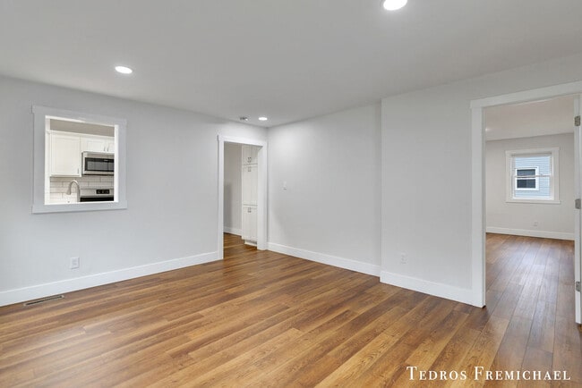 Building Photo - 1302 Griswold St SE