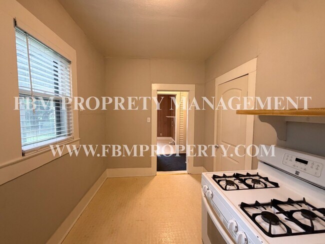 Building Photo - 205 W Gilmer St
