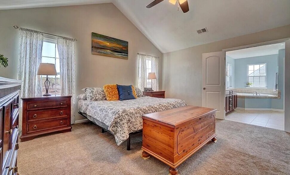 Building Photo - 561 Graphite Trl