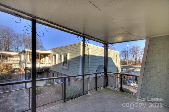 Building Photo - 2622 Park Rd
