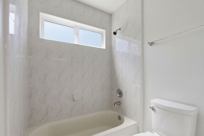 Building Photo - Gorgeous 5-Bedroom Los Gatos Home