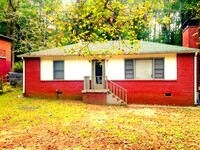 Building Photo - Cozy 2 bedroom 1 bath home located on the ...