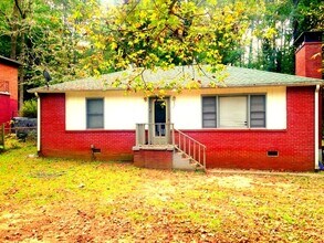 Building Photo - Cozy 2 bedroom 1 bath home located on the southeast side of Atlanta