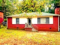 Building Photo - Cozy 2 bedroom 1 bath home located on the southeast side of Atlanta