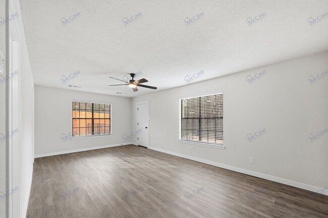 Building Photo - 5028 Groom Ln