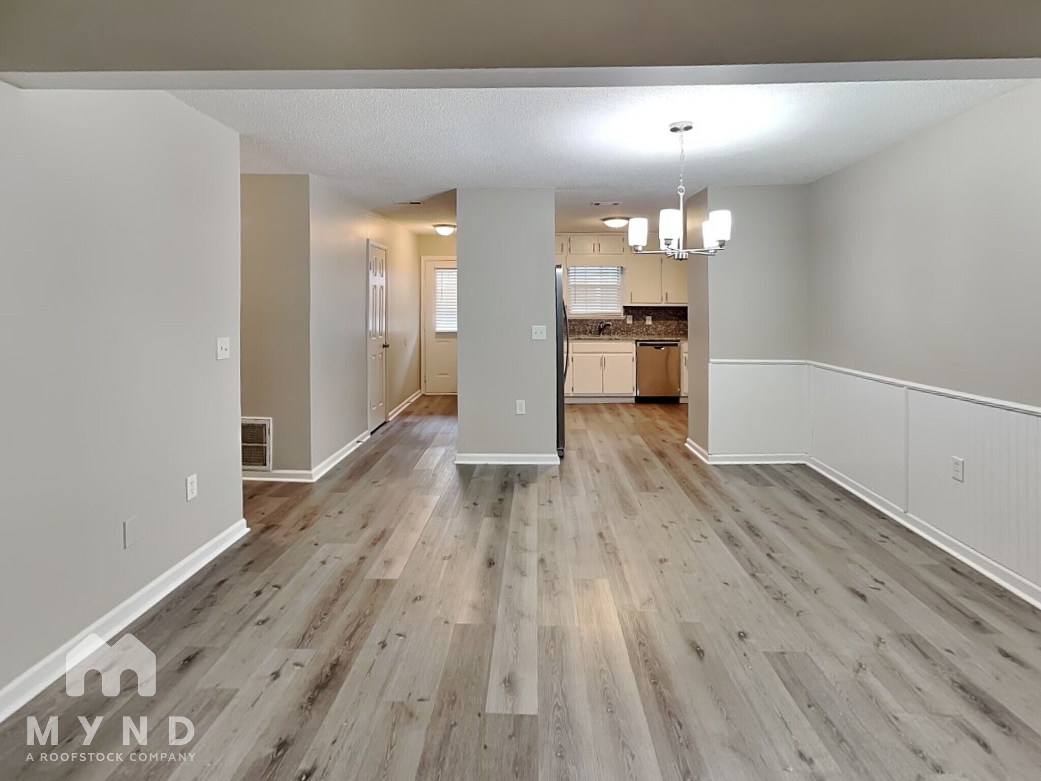 Building Photo - 208 Oak Cir N