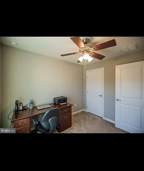 Building Photo - 18 Tavern Ln
