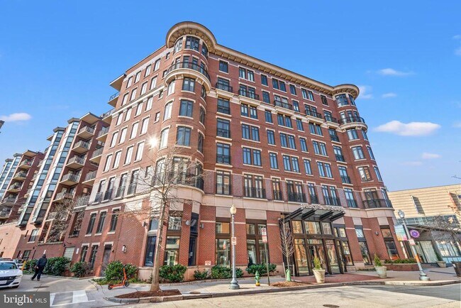 Building Photo - 1390 Kenyon St NW