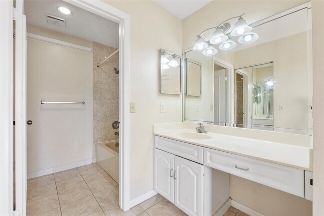 Building Photo - 967 Coral Club Dr