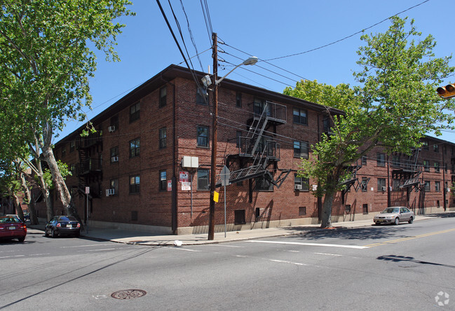 Building Photo - Pennington Court