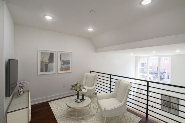 Building Photo - 1220 LeCount St