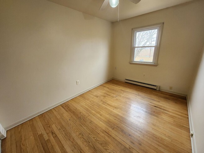 Building Photo - 6233 Mountain View Dr