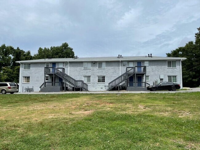 Primary Photo - 1425 Joseph E Boone Blvd NW