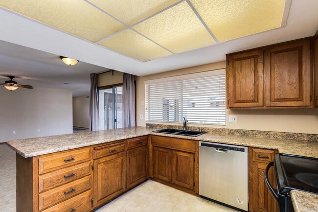 Building Photo - Tempe 3-Bedroom