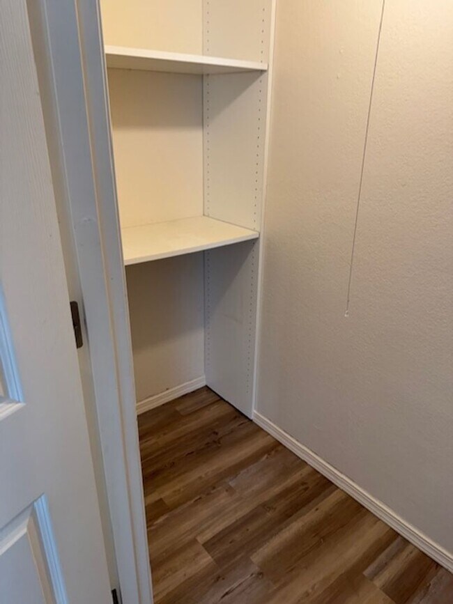 Building Photo - 2 BEDROOM TOWNHOME IN PHOENIX