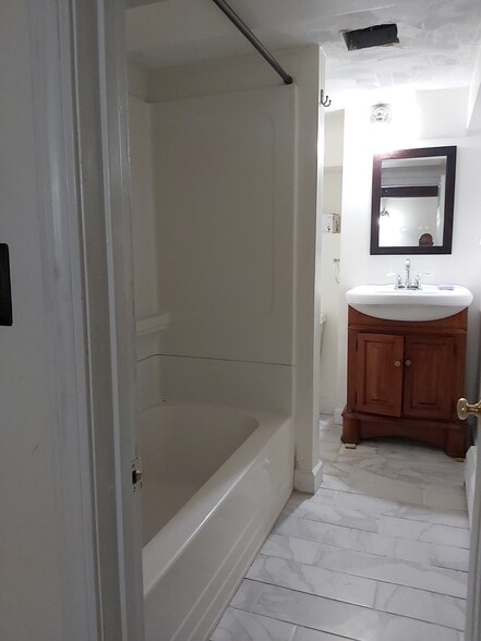 Building Photo - 83 Locust St