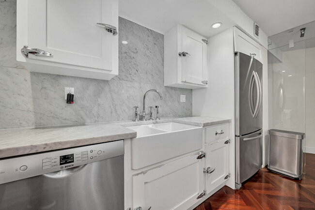Building Photo - 1111 Crandon Blvd