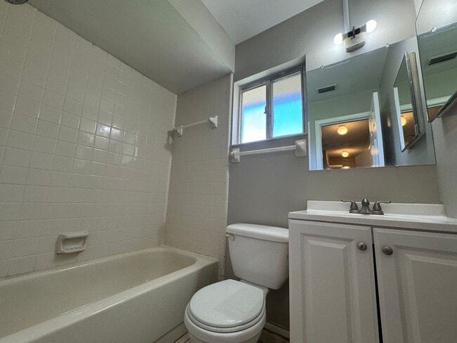 Building Photo - FANTASTIC 2 Bed 2 Bath Duplex with a HUGE ...