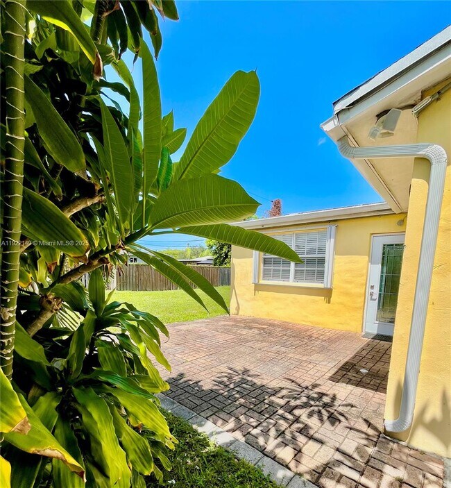 Primary Photo - 6815 NW 14th St