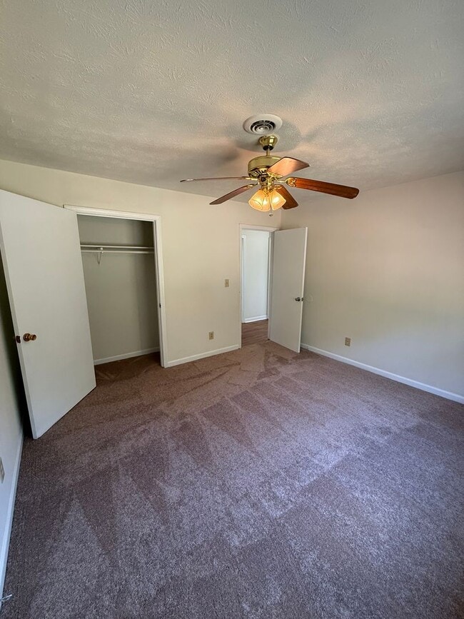 Building Photo - 1272 Aiken Rd
