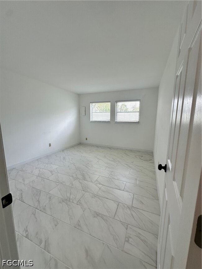 Building Photo - 10 Tangerine Ct