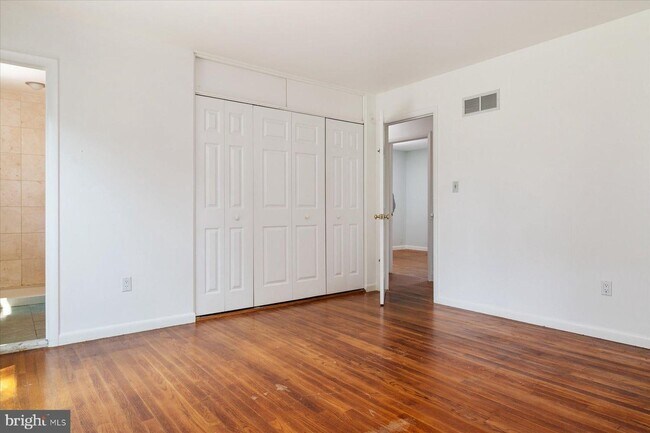 Building Photo - 109 Lake View Drive