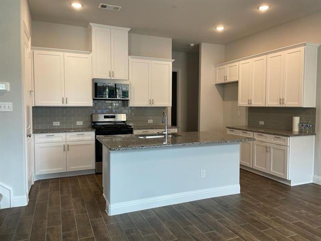 Building Photo - 6120 Blythe Dr