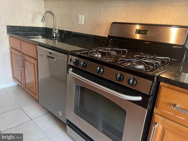 Building Photo - 1200 S Arlington Ridge Rd